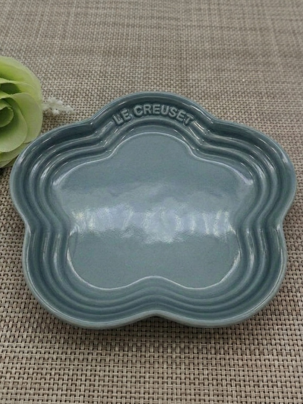 Le Creuset Stoneware Flower Petal Scalloped Trinket Dish Plate Tray